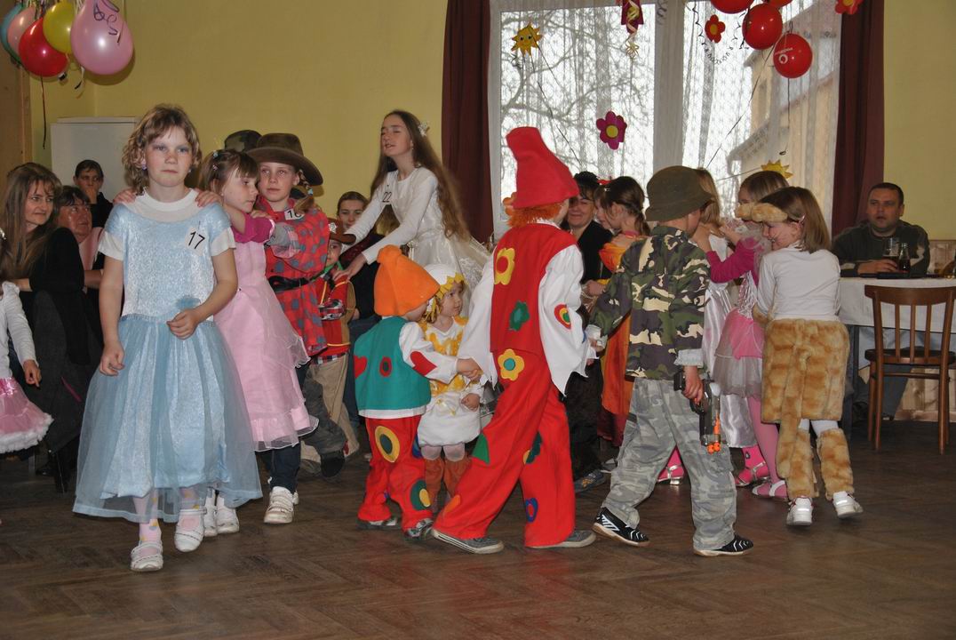 Skv�l� z�bava